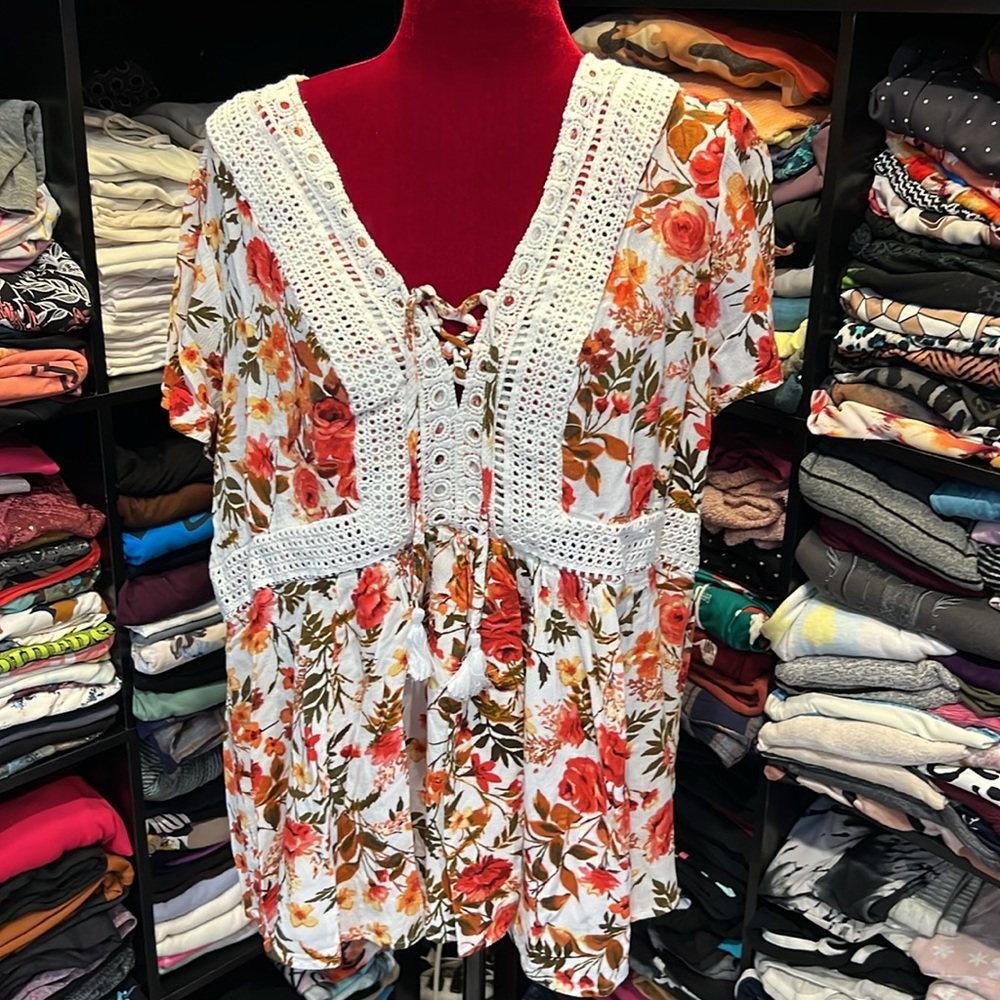 #105. 🪷Floral blouse. Torrid. 3x